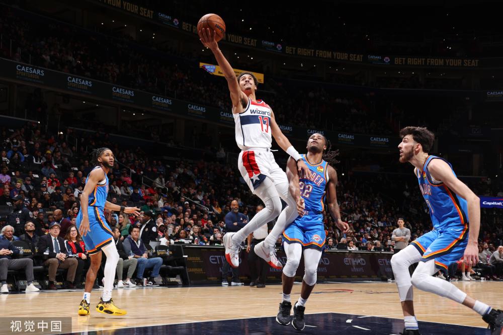 充满竞争的 充满竞争的